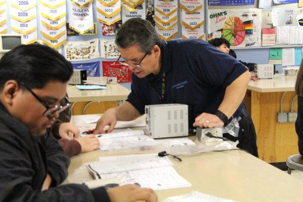 ‘We love him’: Riverside electronics teacher retiring after nearly three decades