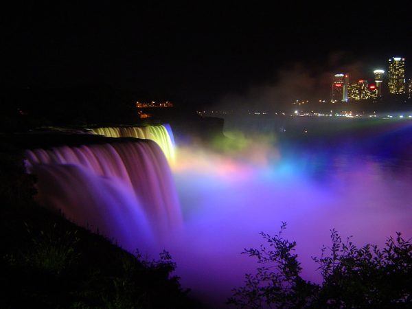 Niagra Falls at night.